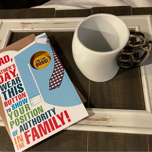 Knockout Fred silver and white brass knuckles mug and Father’s Day card. - Picture 4 of 7